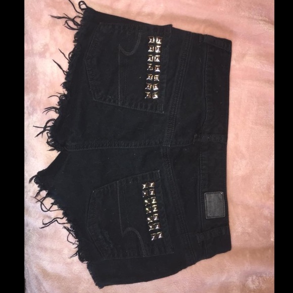 Black shorts - Picture 2 of 3